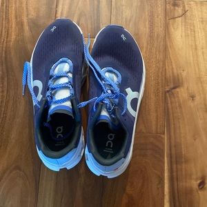 On Blue Cloud-monster 10.5 running shoe